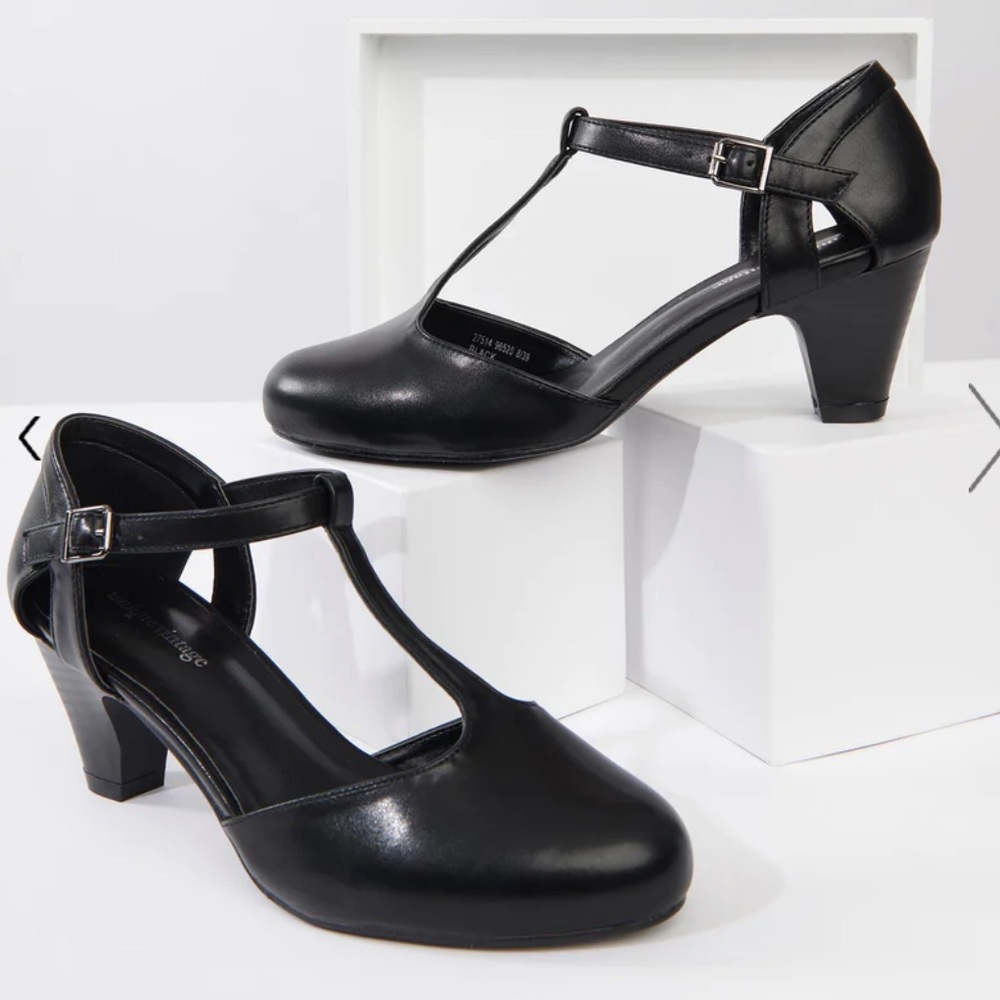 Unique Vintage Black Leatherette Closed Toe T-Strap Roxy Pumps - 10